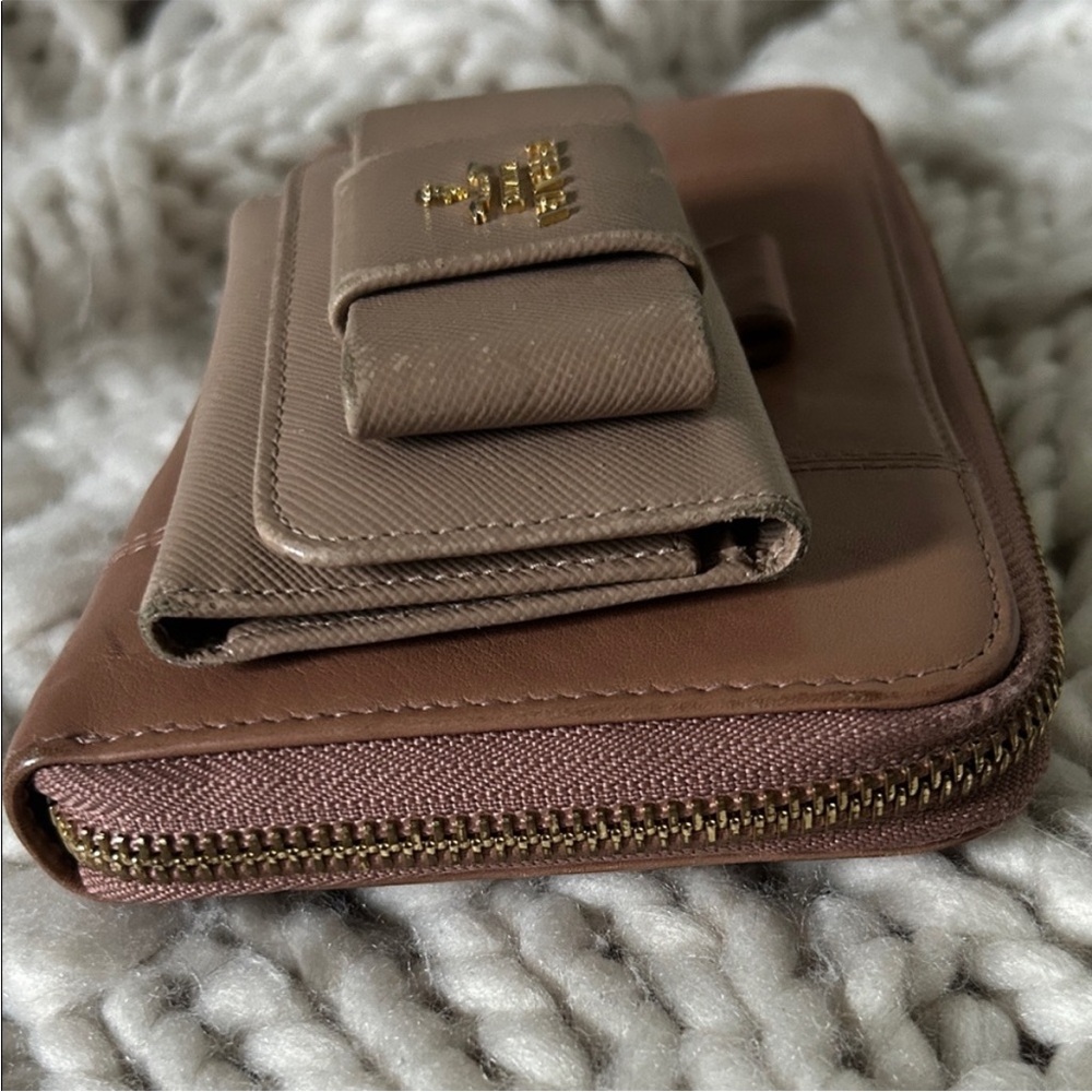 Prada Key Holder & Chloe Wallet Bundle - Picture 7 of 16
